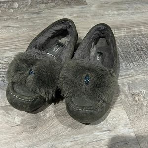 Size 6 Ugg slippers grey very loved with scuffs and stains but lots of life left